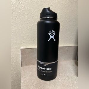 Hydro Flask Midnight Black Bottle